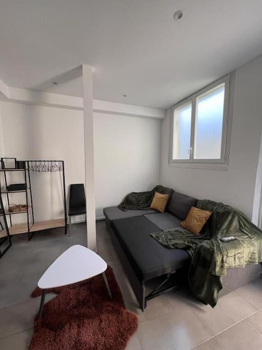 Appartement Idealement Situe 몽트로-포트-욘 외부 사진